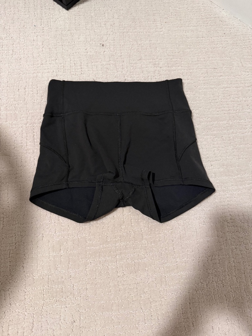 lululemon In Movement HR Short 2.5" in Evergreen, Size 6